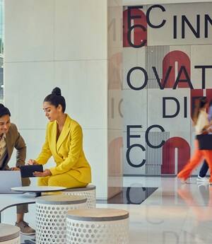 Centro Finanziario Internazionale di Dubai - riunione di imprenditori del settore fintech